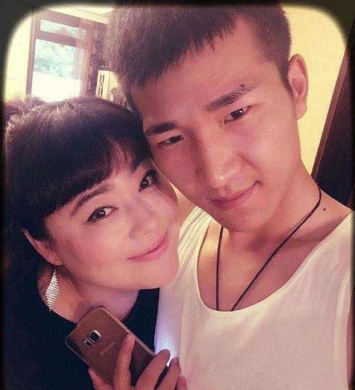 李经经微博爆料最新消息,最新消息引发热议，揭秘事件背后真相